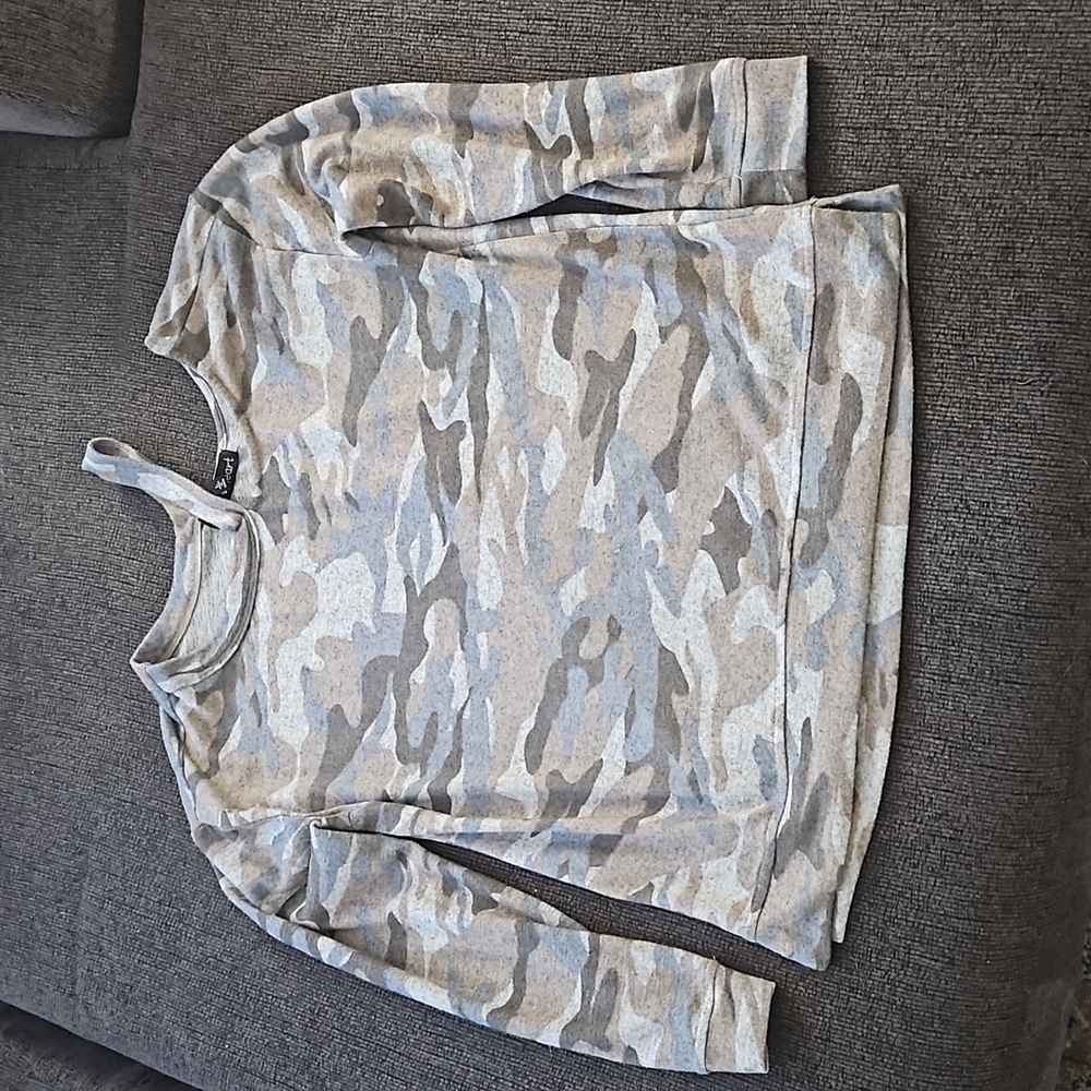 Girls David Heart sweatshirt with one strap camouflage pattern sz L